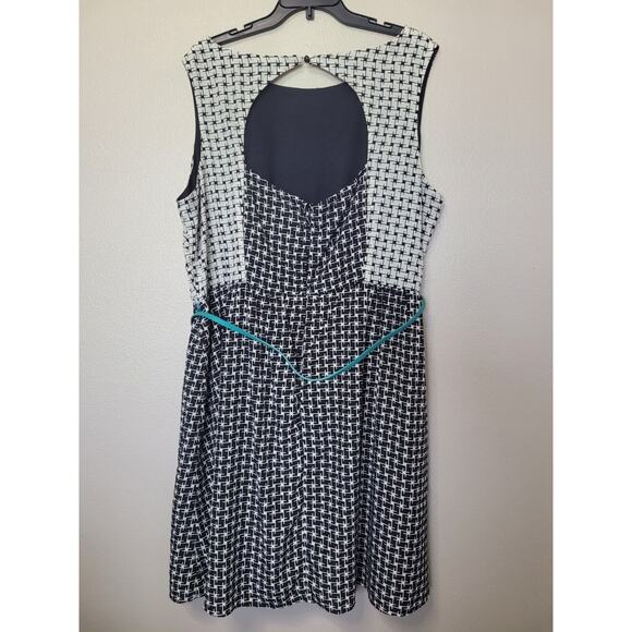 Paper Doll Dress A line Geometric print Sleeveless Keyhole back 22 Black White - Picture 2 of 11